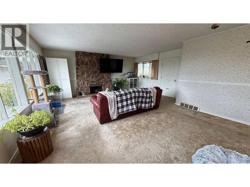 4258 IRMIN STREET, Burnaby, photo 2