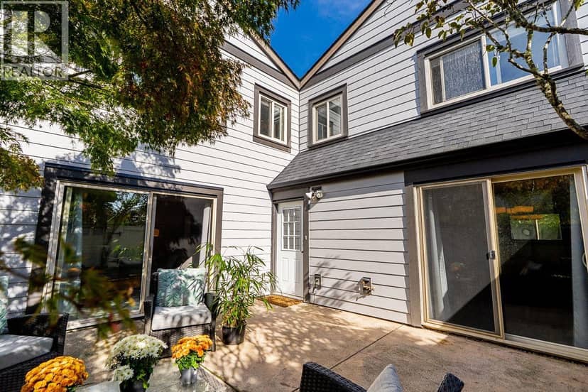 157 5421 10 AVENUE, Delta