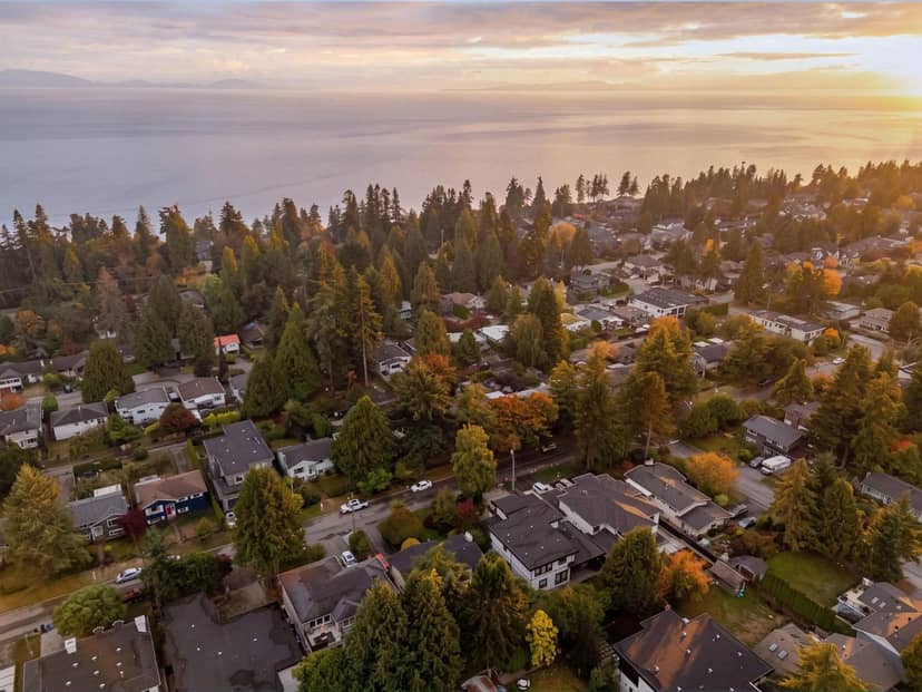 13696 BLACKBURN AVENUE, White Rock, photo 4