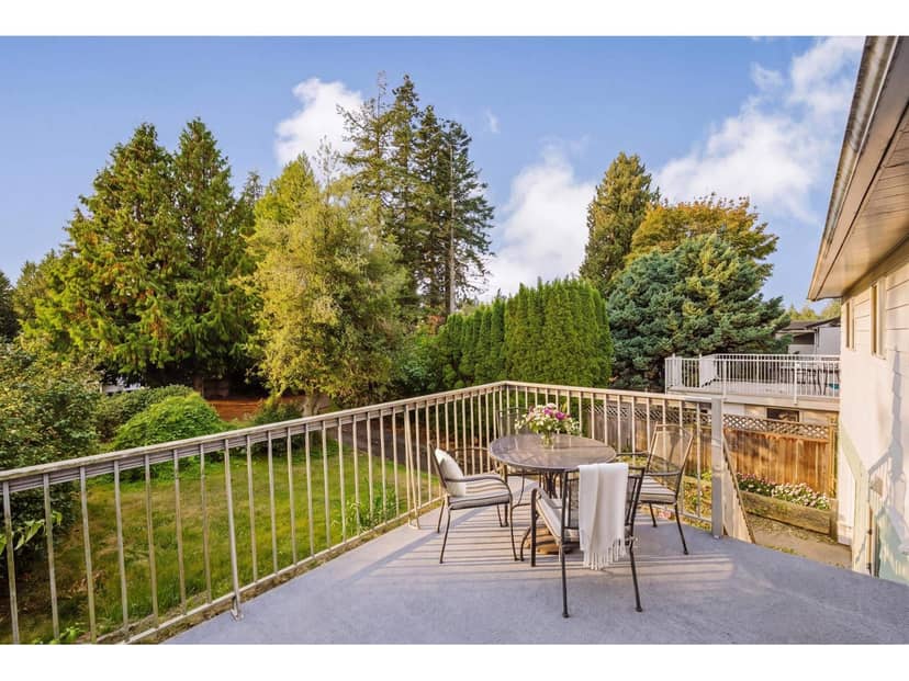 13696 BLACKBURN AVENUE, White Rock, photo 2
