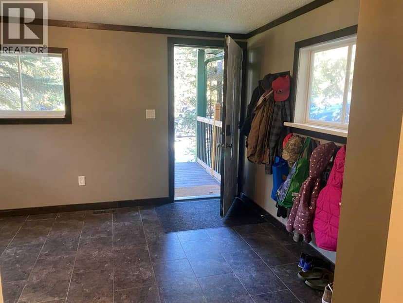 987 1 Avenue NE, Sundre, photo 4