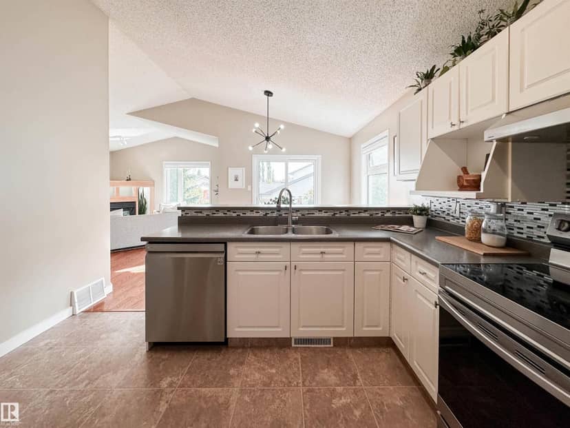 168 Heritage Dr, St. Albert, photo 6