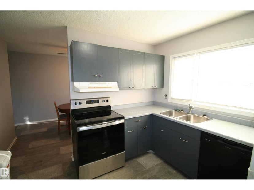5219 57 AV, Viking, photo 4