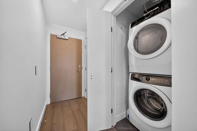 303 15165 THRIFT AVENUE, White Rock, photo 3