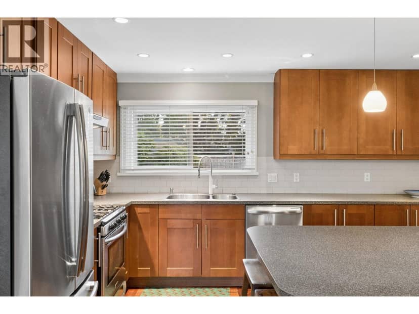 1283 PINEWOOD CRESCENT, North Vancouver, photo 4