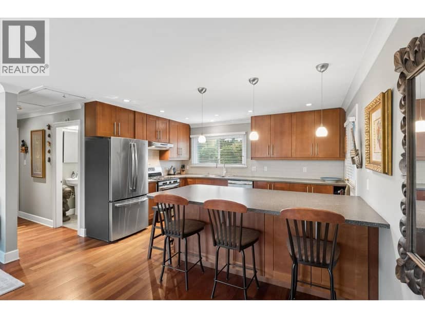 1283 PINEWOOD CRESCENT, North Vancouver