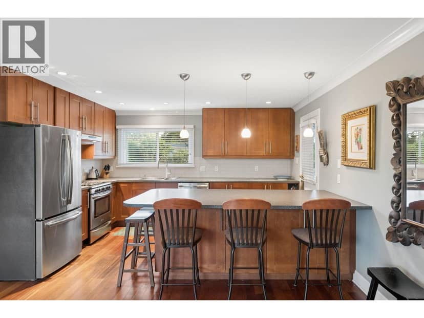 1283 PINEWOOD CRESCENT, North Vancouver, photo 2