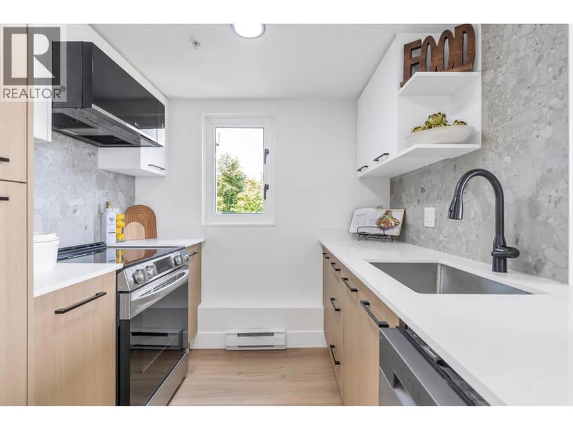 1001 2733 CHANDLERY PLACE, Vancouver, photo 4