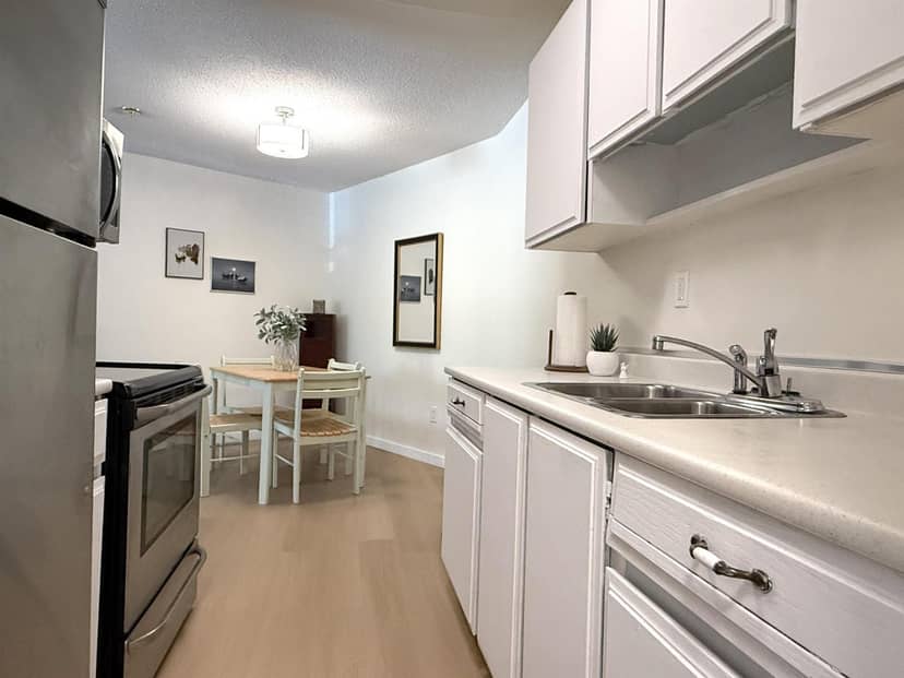 218 15020 NORTH BLUFF ROAD, White Rock, photo 2