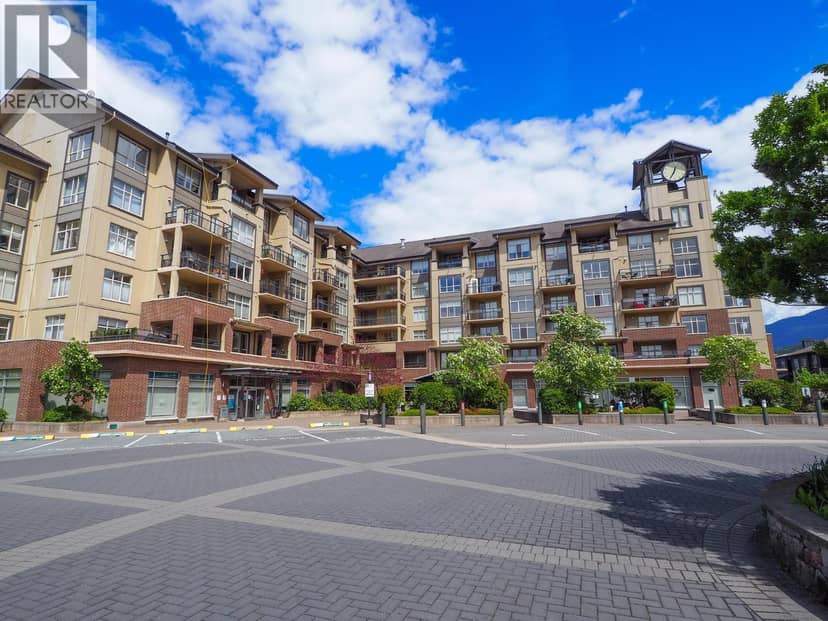 318 1211 Village Green Way, Squamish