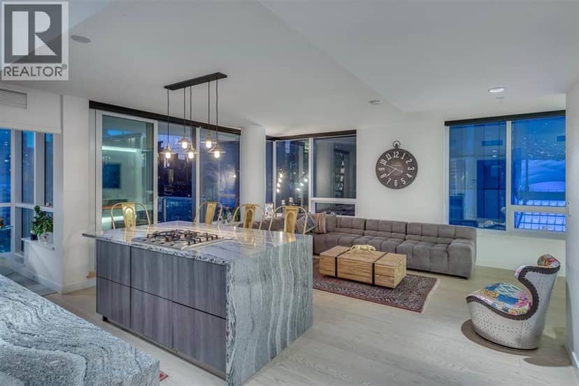 PH2015 68 Smithe Street, Vancouver, photo 2
