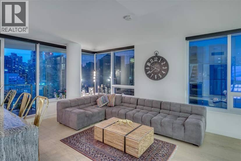 PH2015 68 Smithe Street, Vancouver, photo 3