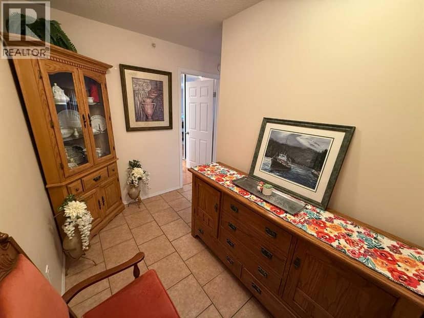 404, 228 Pembina Avenue, Hinton, photo 2
