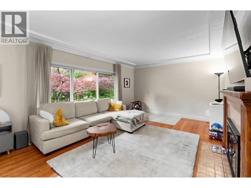 1095 E 29TH STREET, North Vancouver, photo 2