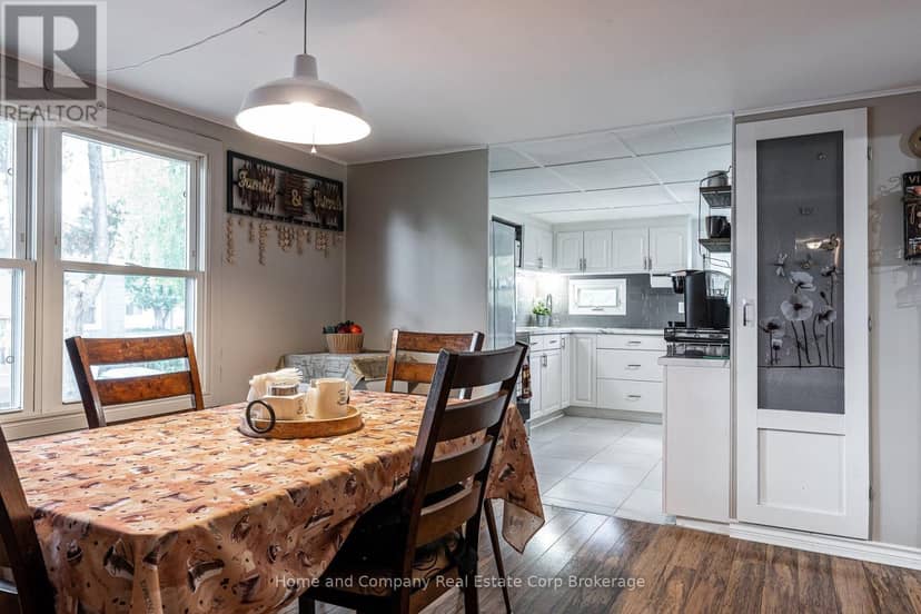 114 Oak Street, Perth East, photo 3