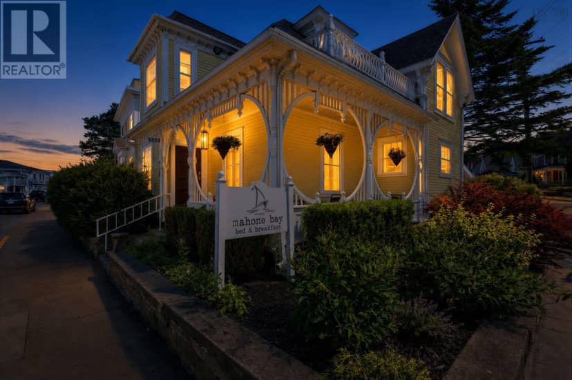 558 Main Street, Mahone Bay, photo 2