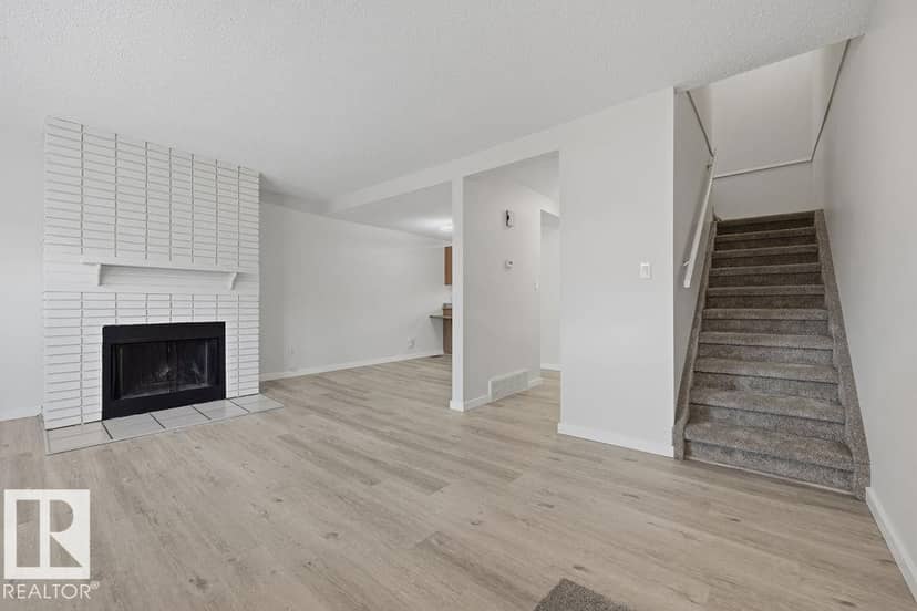 10473 24 AV NW, Edmonton, photo 2