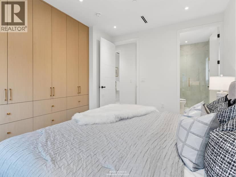 2543 E 2ND AVENUE, Vancouver, photo 2