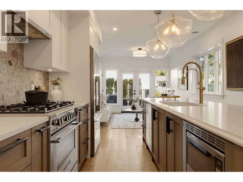 1 326 W 14TH STREET, North Vancouver, photo 3