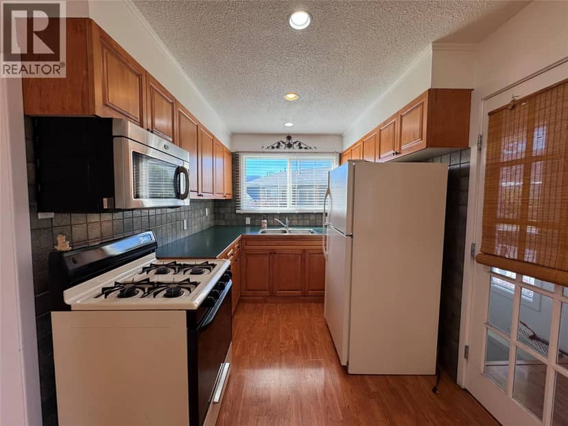 2152 Mamette Avenue, Merritt, photo 2