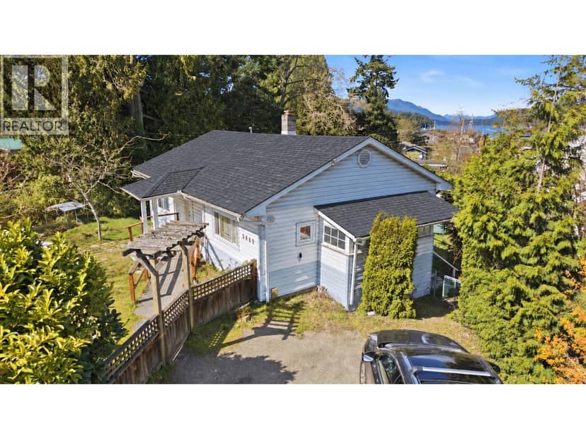 5689 PORPOISE BAY ROAD, Sechelt, photo 2