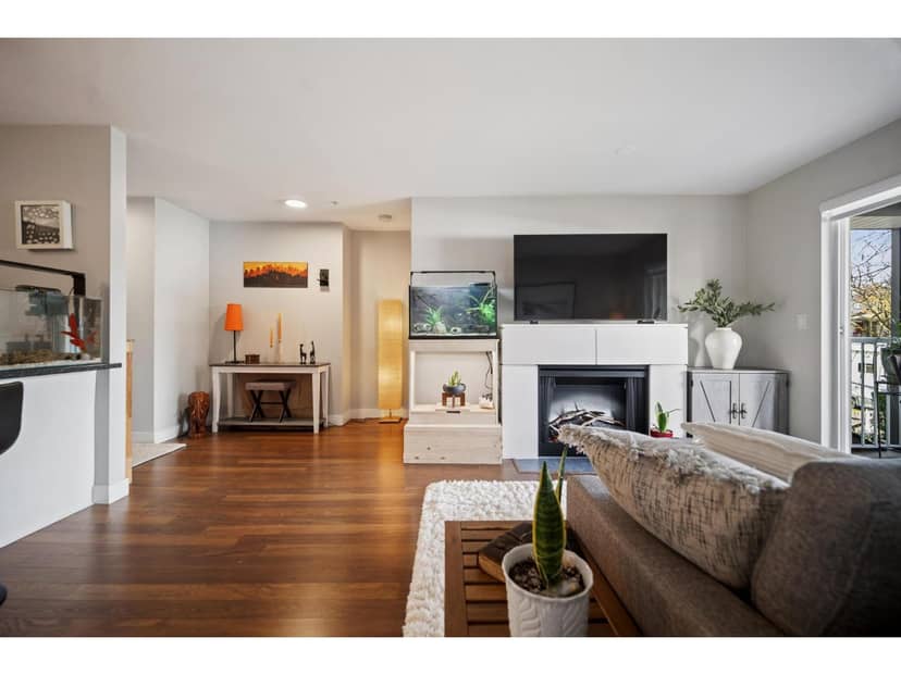 210 19320 65 AVENUE, Surrey, photo 2