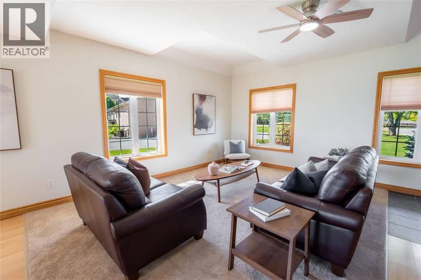 900 St Clair Parkway, St. Clair, photo 6