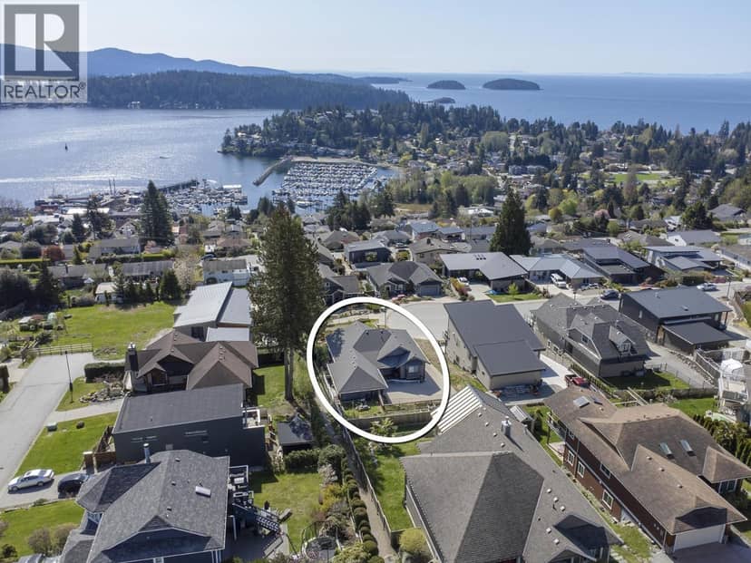 496 SPYGLASS PLACE, Gibsons, photo 2