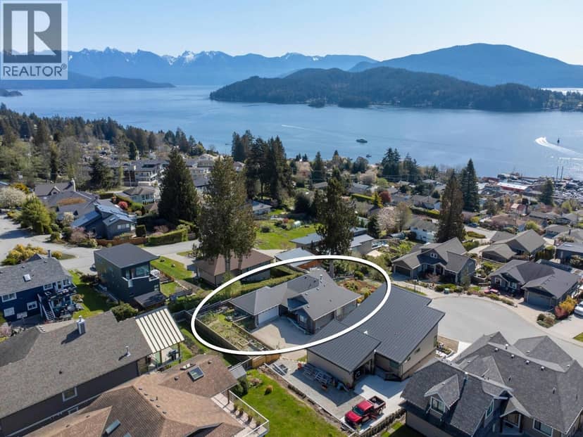 496 SPYGLASS PLACE, Gibsons