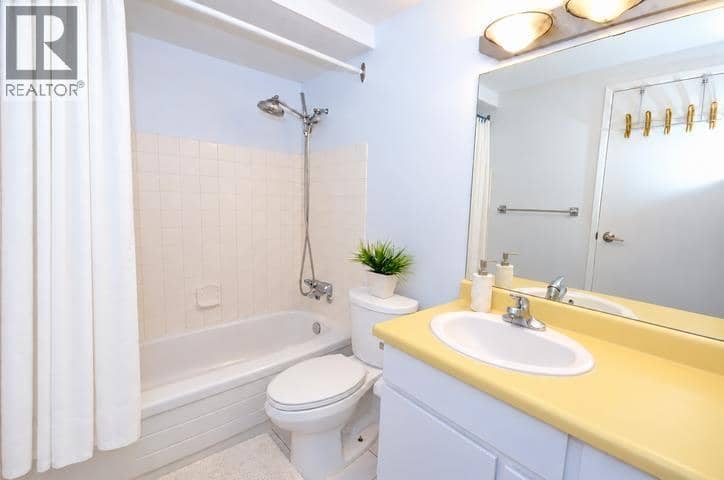 225 8120 COLONIAL DRIVE, Richmond, photo 2