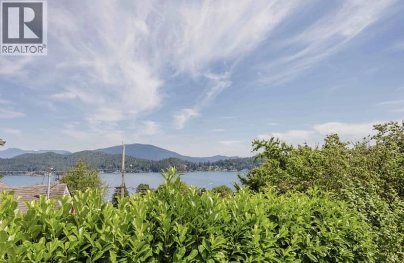 679 CORLETT ROAD, Gibsons, photo 3