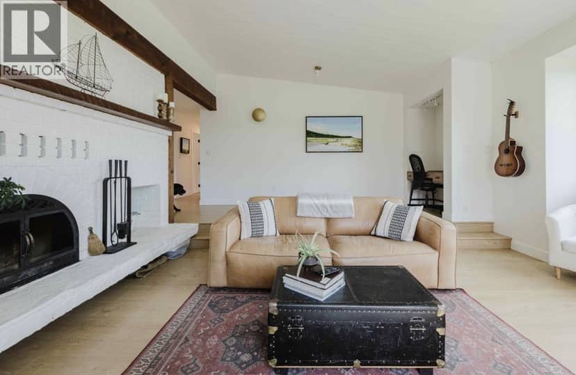 679 CORLETT ROAD, Gibsons, photo 7