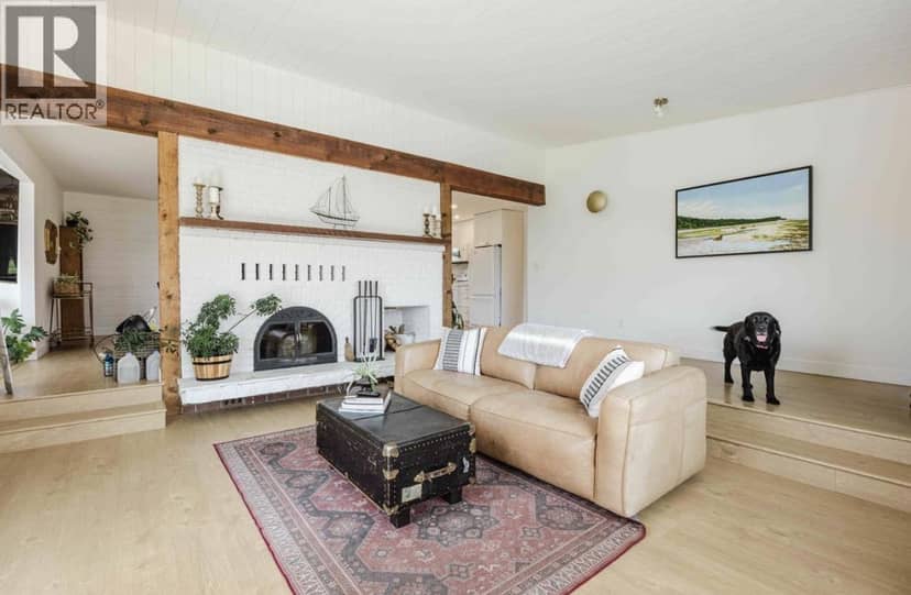 679 CORLETT ROAD, Gibsons, photo 8