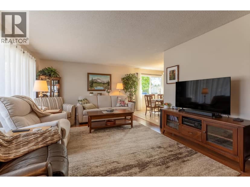 1306 Lombardy Square, Kelowna, photo 3