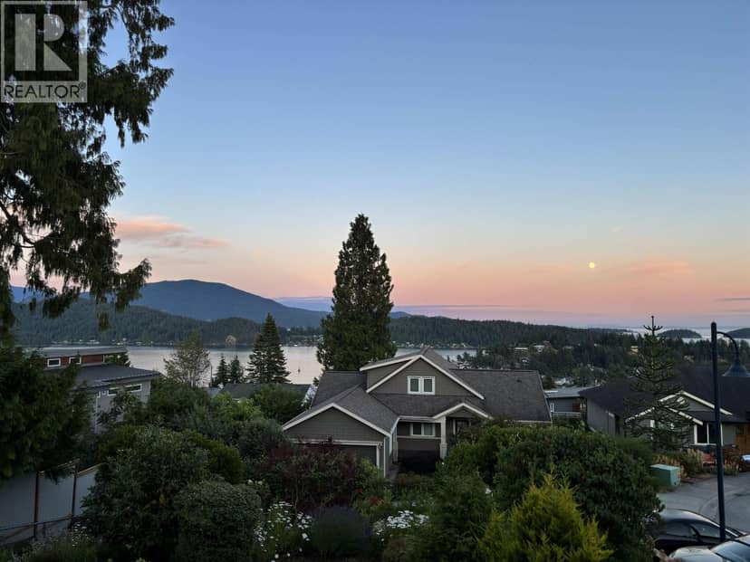 496 SPYGLASS PLACE, Gibsons