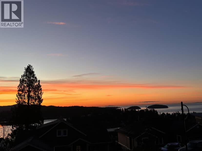 496 SPYGLASS PLACE, Gibsons, photo 4