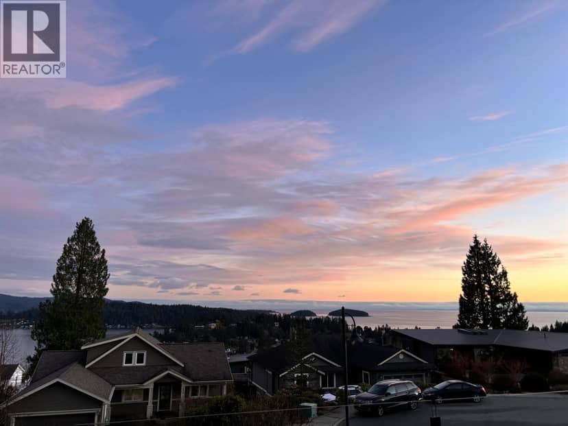 496 SPYGLASS PLACE, Gibsons, photo 2
