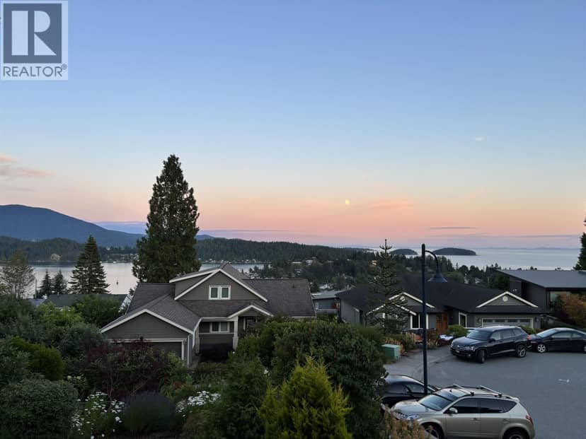 496 SPYGLASS PLACE, Gibsons, photo 5