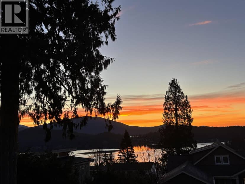 496 SPYGLASS PLACE, Gibsons, photo 3