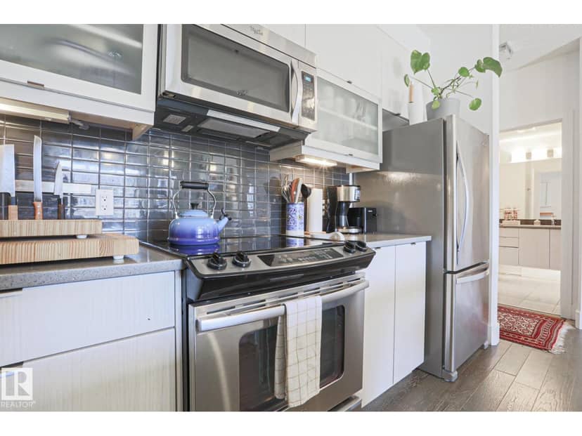 10030 83 AV NW, Edmonton, photo 5