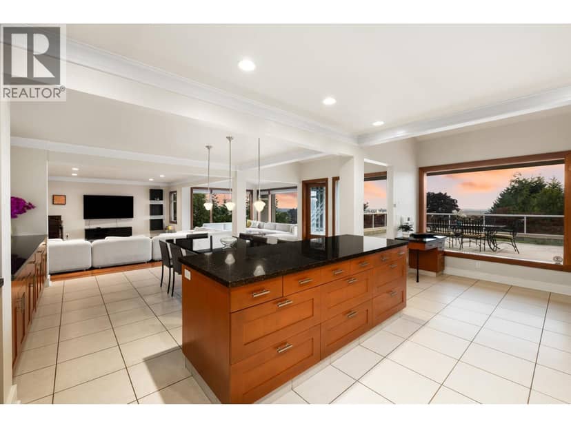 1035 KING GEORGES WAY, West Vancouver, photo 2
