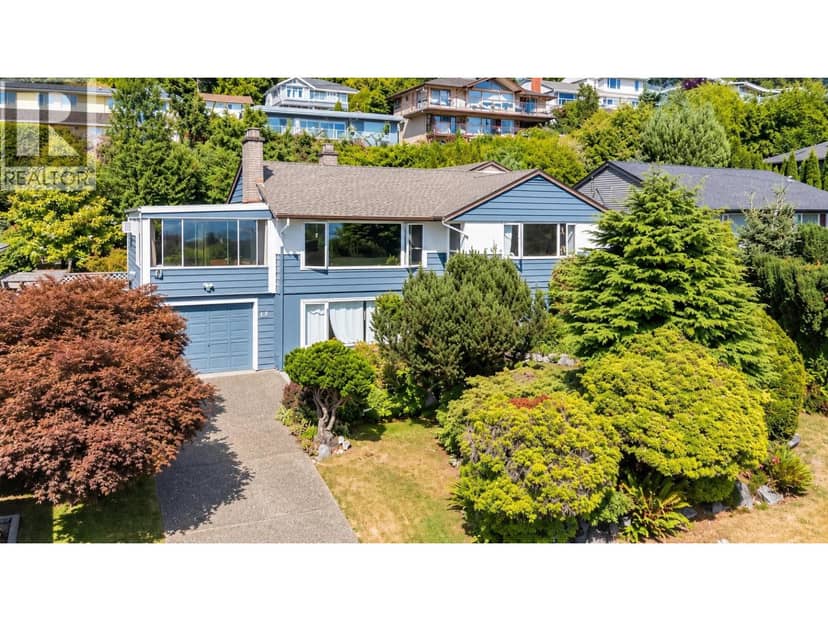 674 BLUERIDGE AVENUE, North Vancouver
