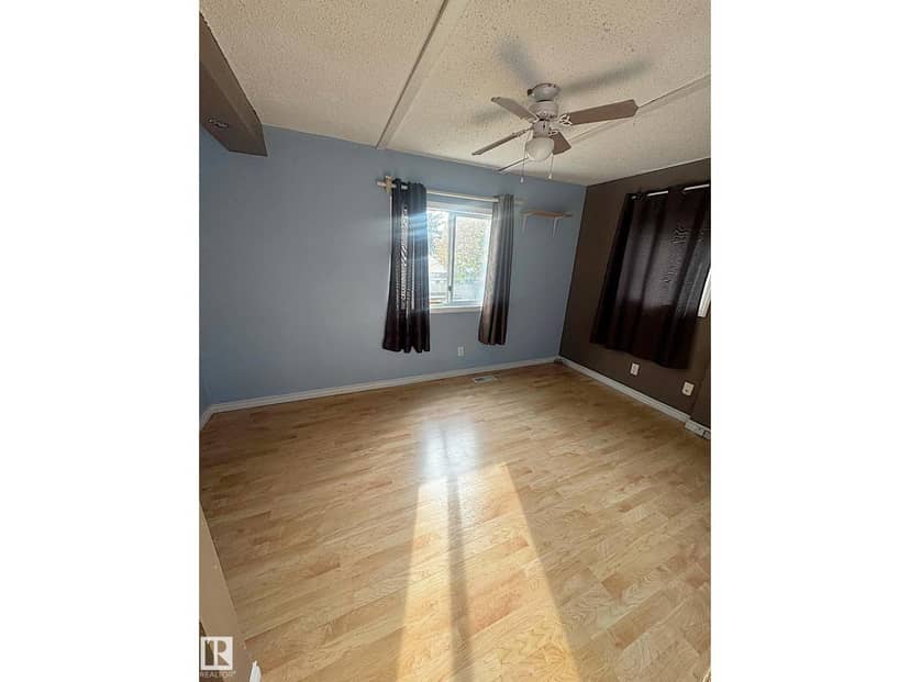2415 West Oak WY NW, Edmonton, photo 2