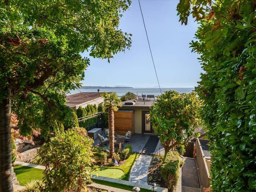 15068 VICTORIA AVENUE, White Rock