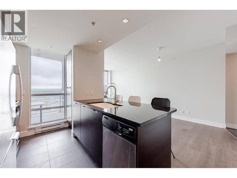 2707 2968 GLEN DRIVE, Coquitlam, photo 3