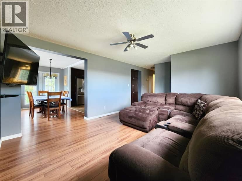 19 Willow Road W, Claresholm, photo 4