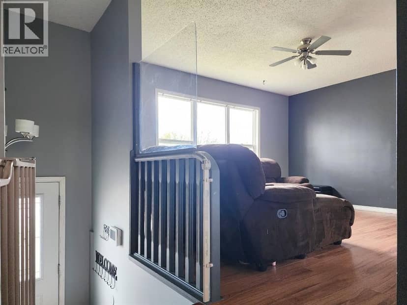 19 Willow Road W, Claresholm, photo 3