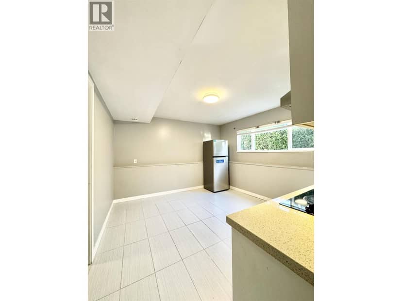 Lower Unit 68XX STANLEY STREET, Burnaby, photo 2