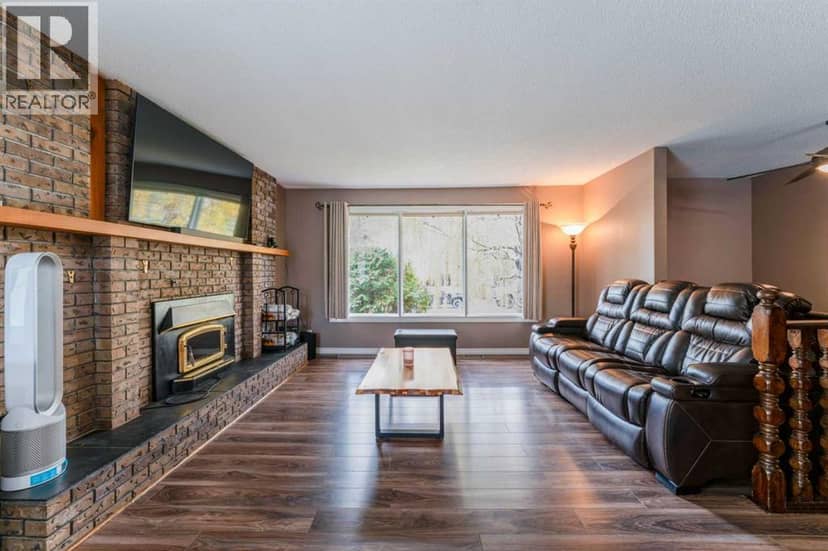 680 Wallace Drive, Carstairs, photo 4