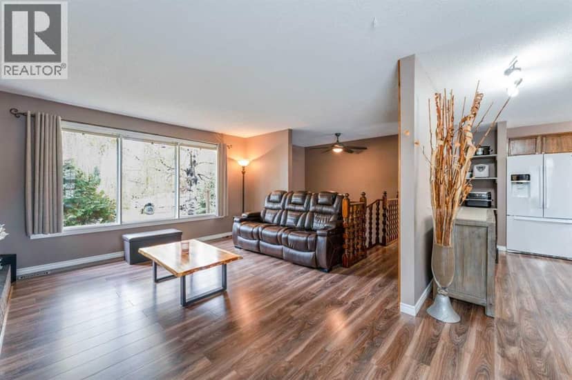 680 Wallace Drive, Carstairs, photo 5